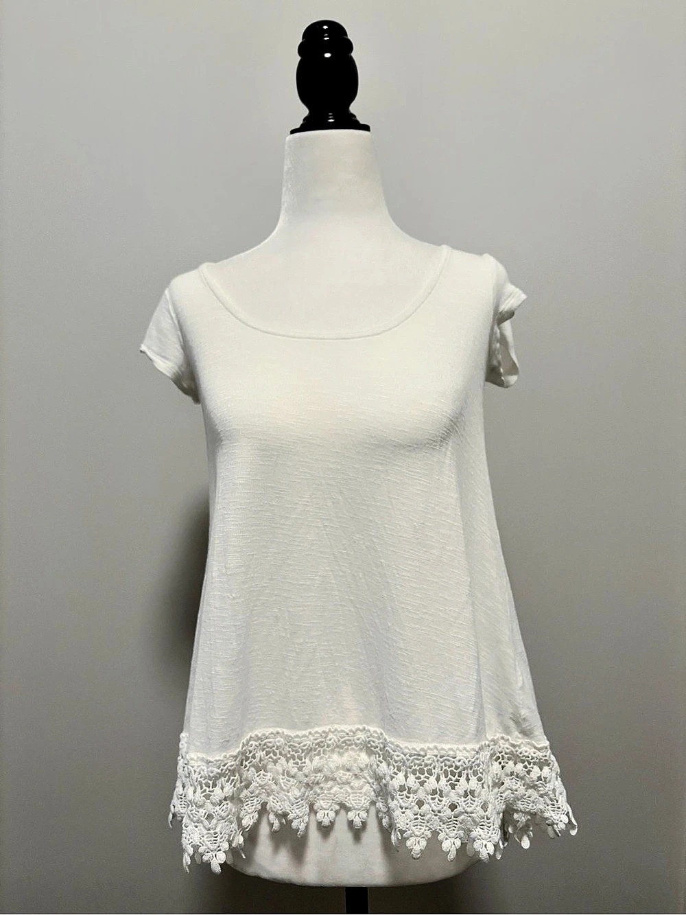 Jessica Simpson White Lace Hem Tunic Size XS Like New